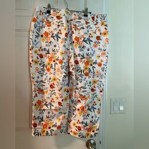 St. John's Bay Floral Capris